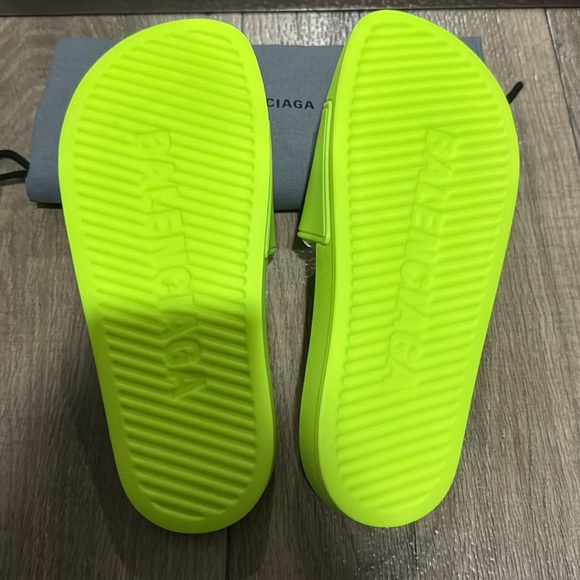 ✨BNIB Balenciaga slides✨ - Picture 2 of 4